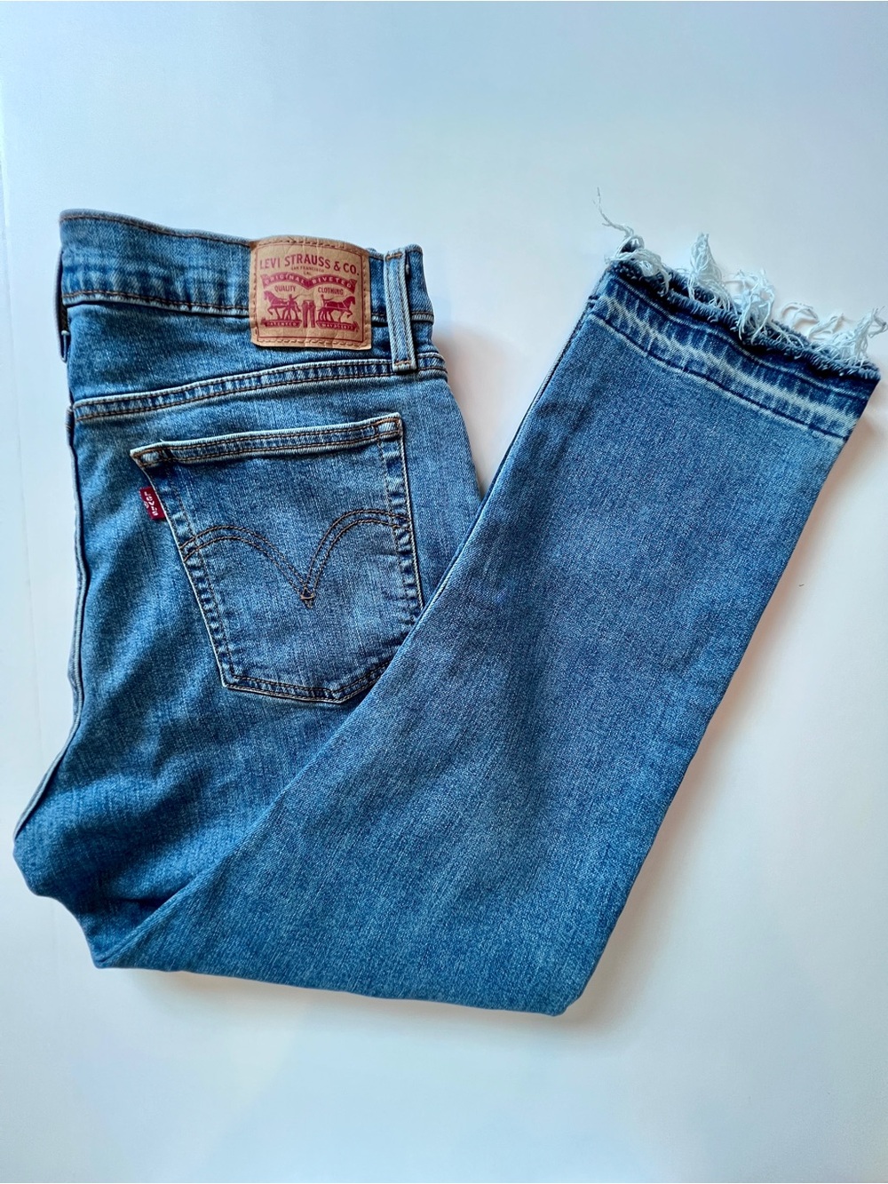 Levi's Womens Wedgie Straight Cropped Distressed Ankle Jeans W 32 L 28, NWOT